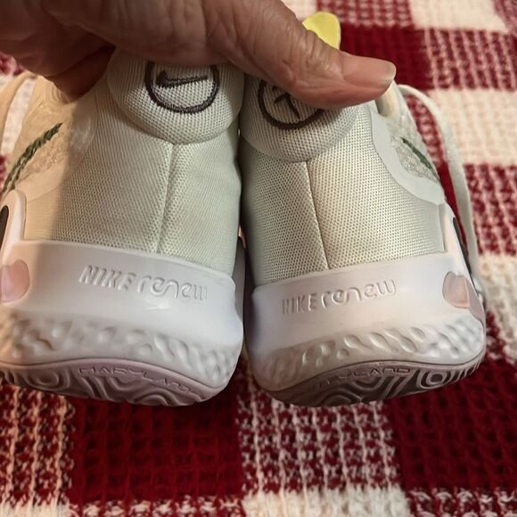 Nike White and Green Sneakers - Picture 4 of 6